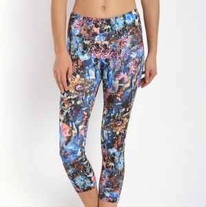Onzie Capri‎ Legging Womens XS Desert Lily Colorful Print Activewear